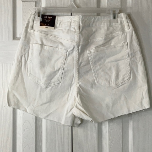 Ava & Viv - Women's High Rise Midi Shorts - White Various Sizes - Picture 9 of 11